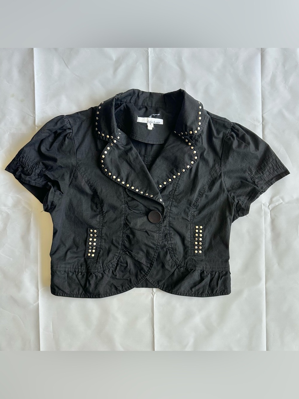Color Swatch black cropped short sleeve jacket, size large